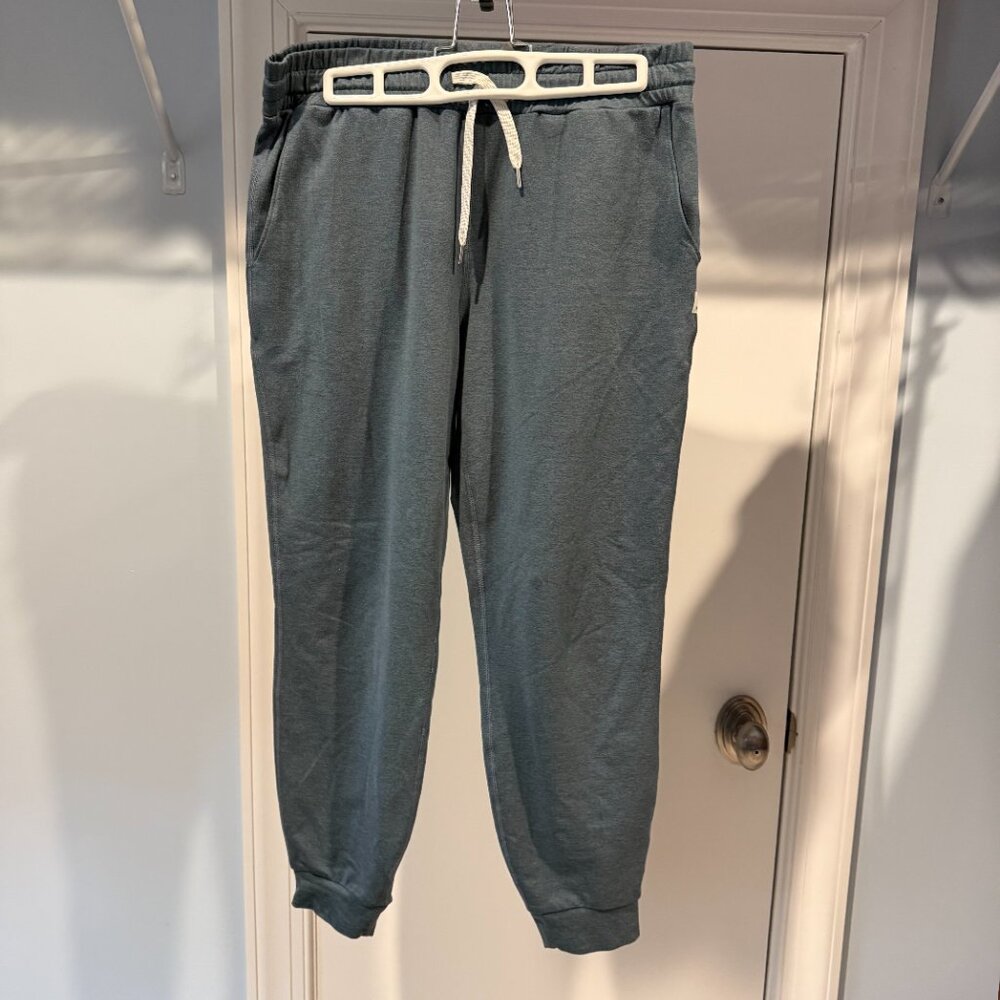 Vuori Women's Performance Jogger - green, small, like new!